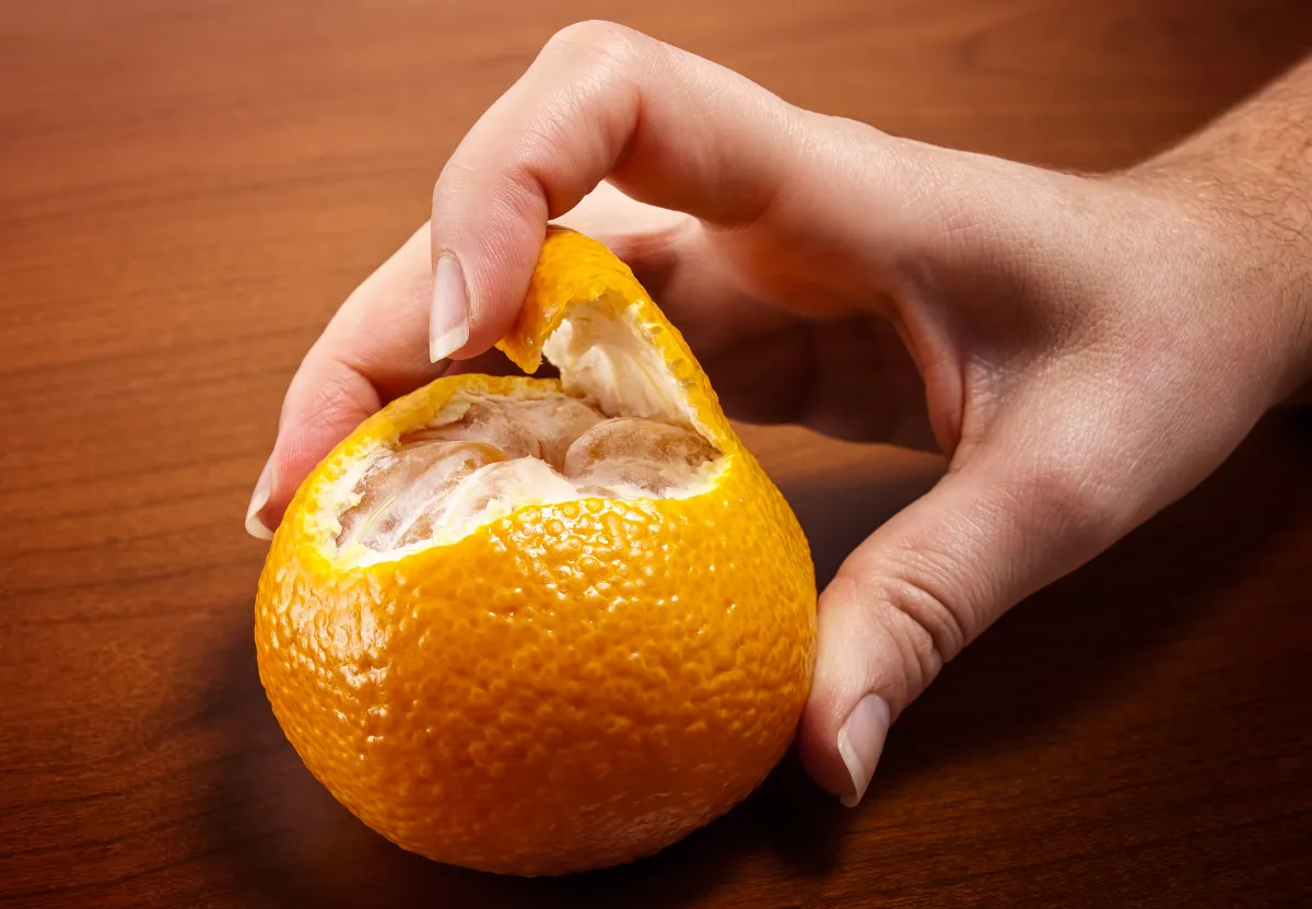 La mejor forma de pelar una mandarina, según una abuela japonesa