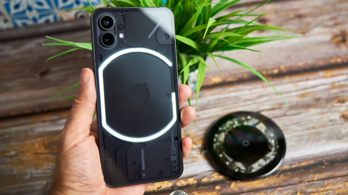 Nothing Phone (1), uno de los móviles más exclusivos, con 70 euros de descuento