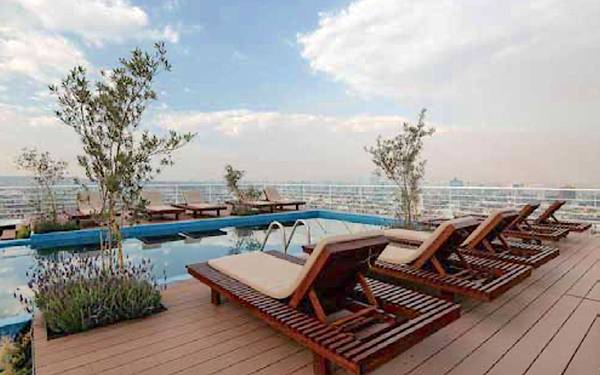 Condominium, large terrace of 126 m2, double height, with sky pool, ci