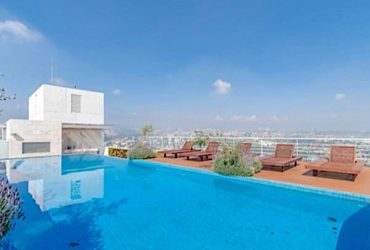 Condominium with sky pool, cinema, room service, coffee shop, spa, kid