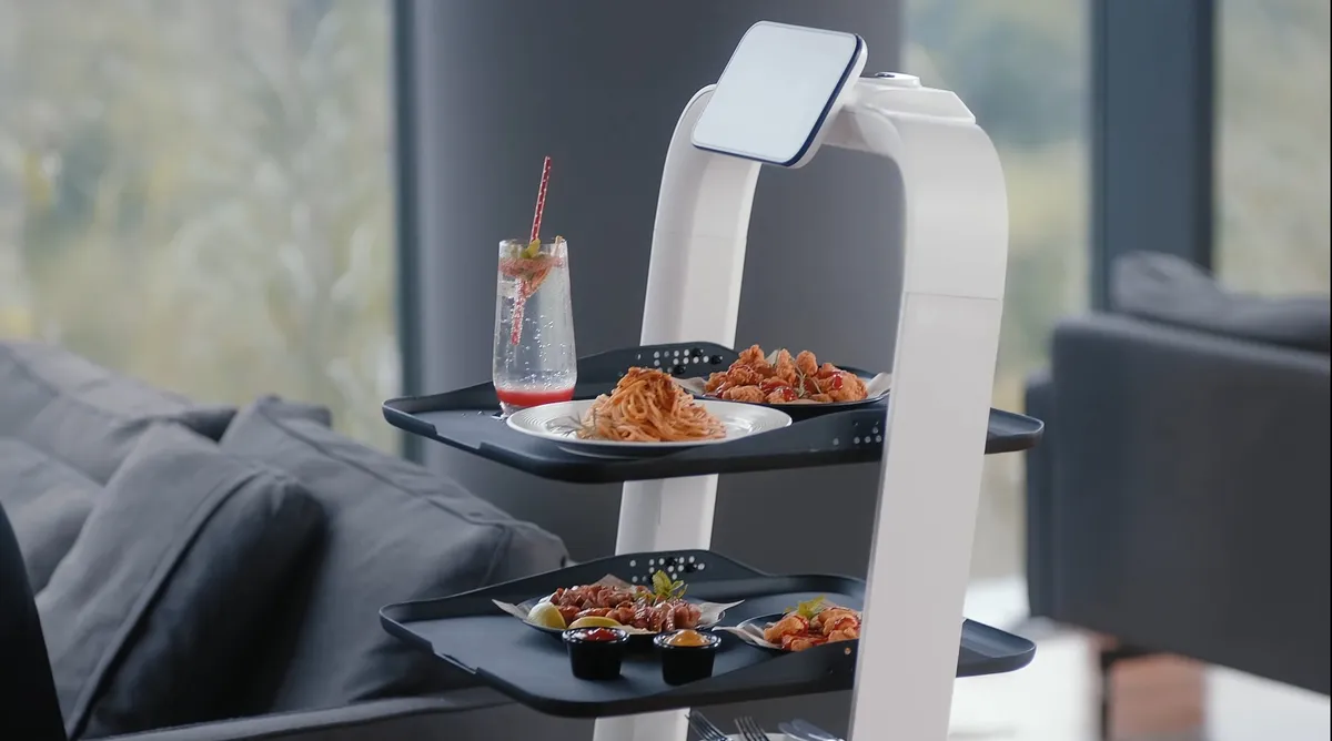 PuduBot 2, el robot camarero que atiende las mesas