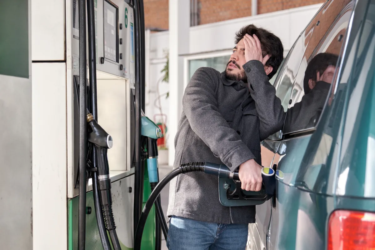 Gasolineras que mantienen e incluso mejoran el descuento de 20 céntimos en 2023