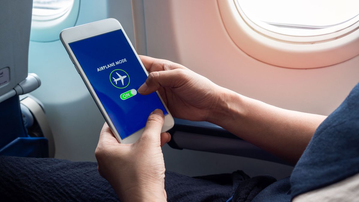 Así explota una batería en pleno vuelo: por eso está prohibido viajar con Power Bank