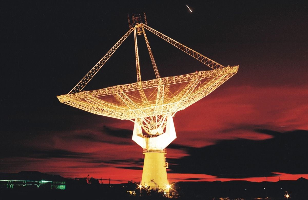 Detectan una señal de radio de hace 8.800 millones de años