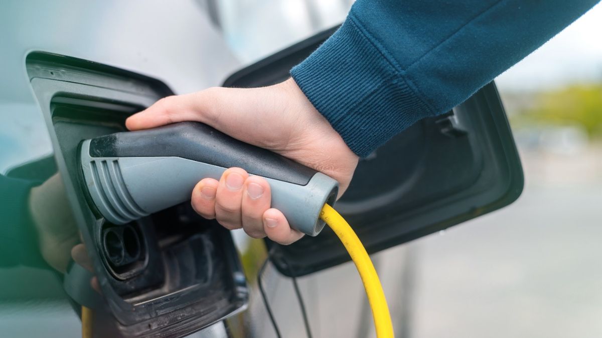 Modifican la batería de un coche eléctrico para que no se degrade, aumente la autonomía y cargue más rápido