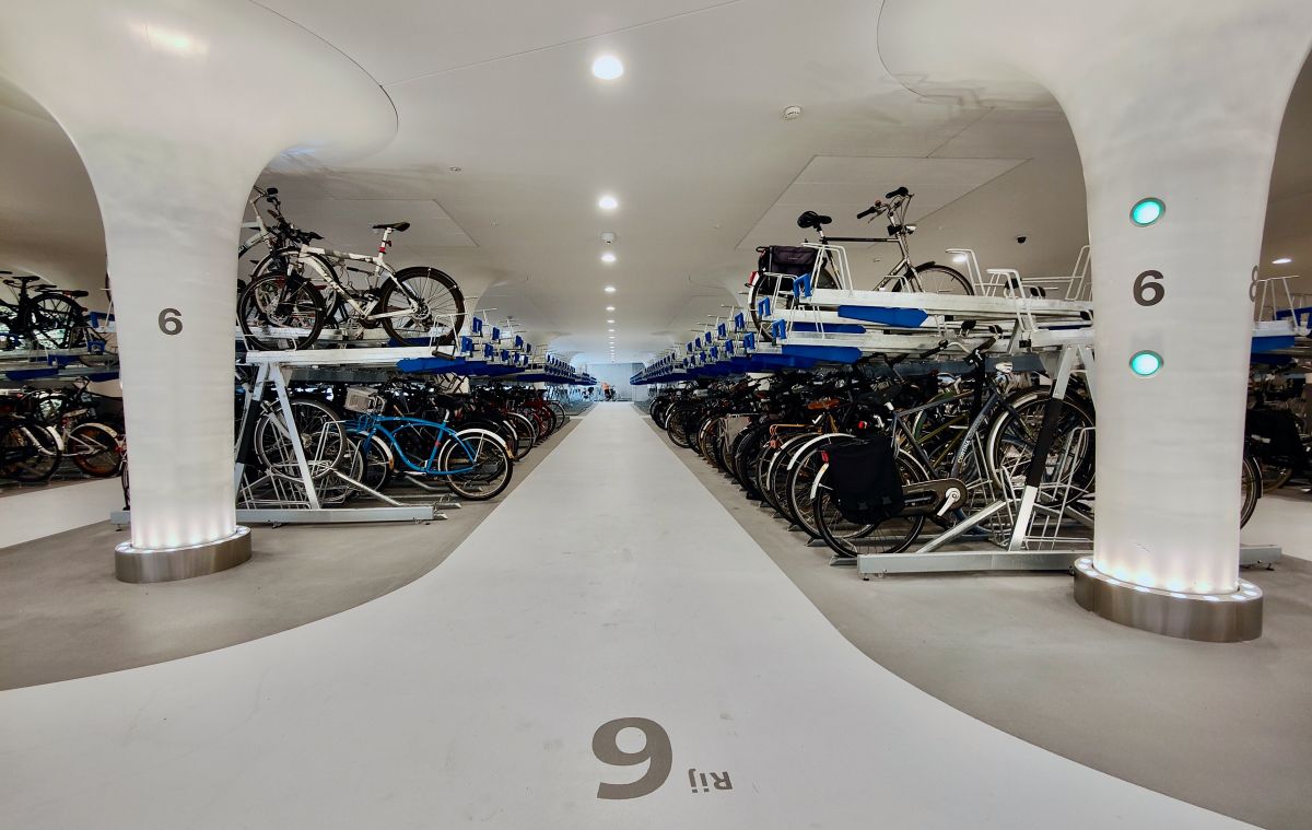 Ámsterdam estrena el primer parking subacuático de bicicletas del mundo