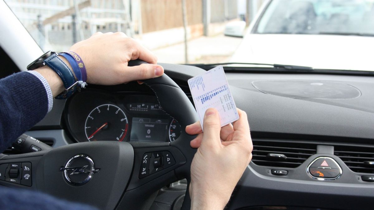 La DGT endurece los criterios y pruebas para renovar el carnet de conducir