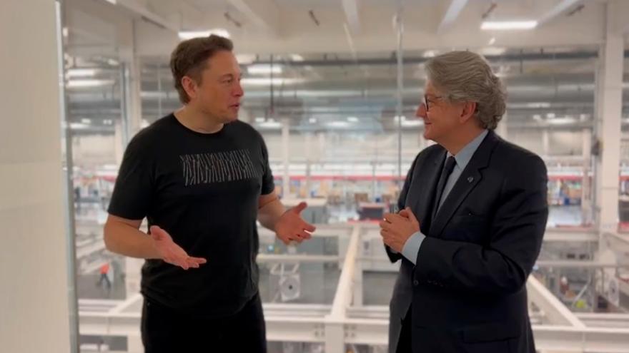La Unión Europea amenaza a Elon Musk con prohibir Twitter si no modera los contenidos de odio