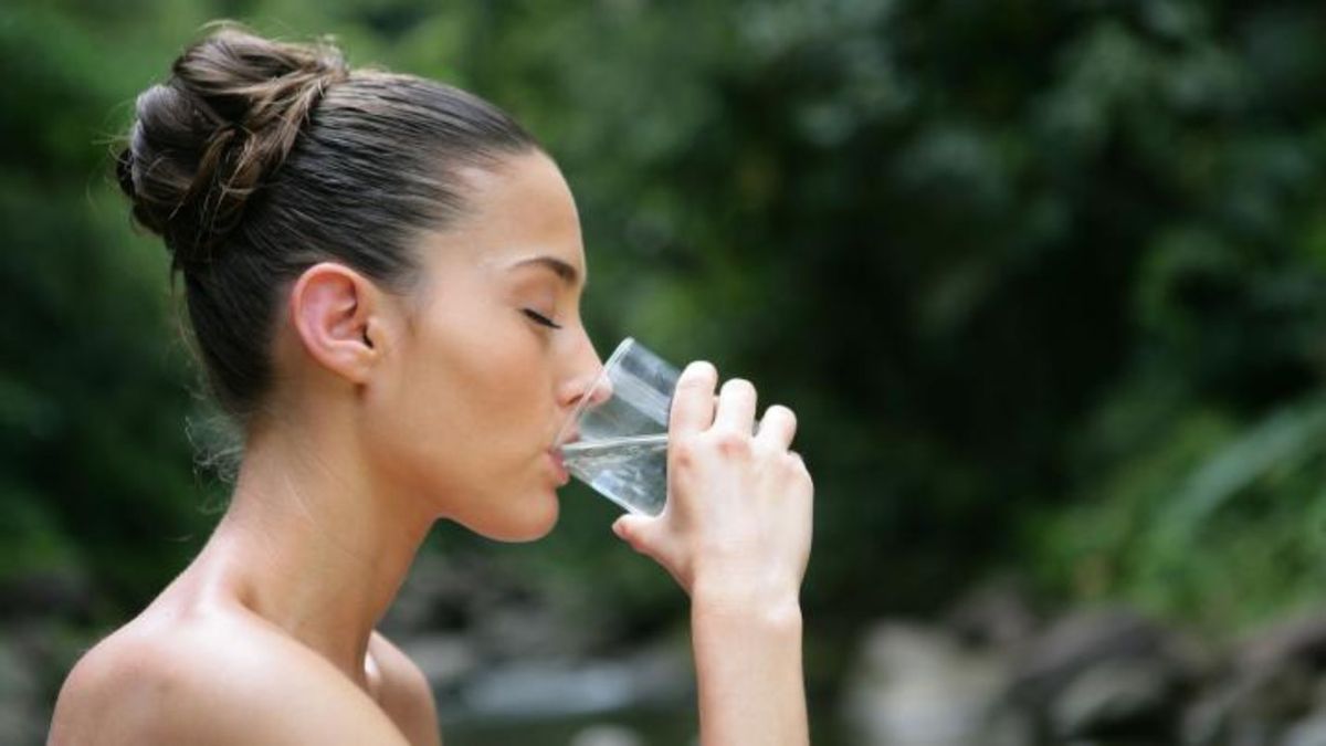 La importancia de beber agua para envejecer menos y vivir más