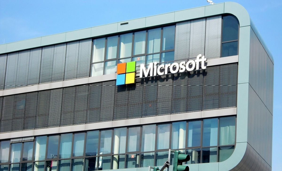 Microsoft invierte miles de millones en OpenIA, creadores de ChatGPT y DALL-E, que funcionarán solo en su nube
