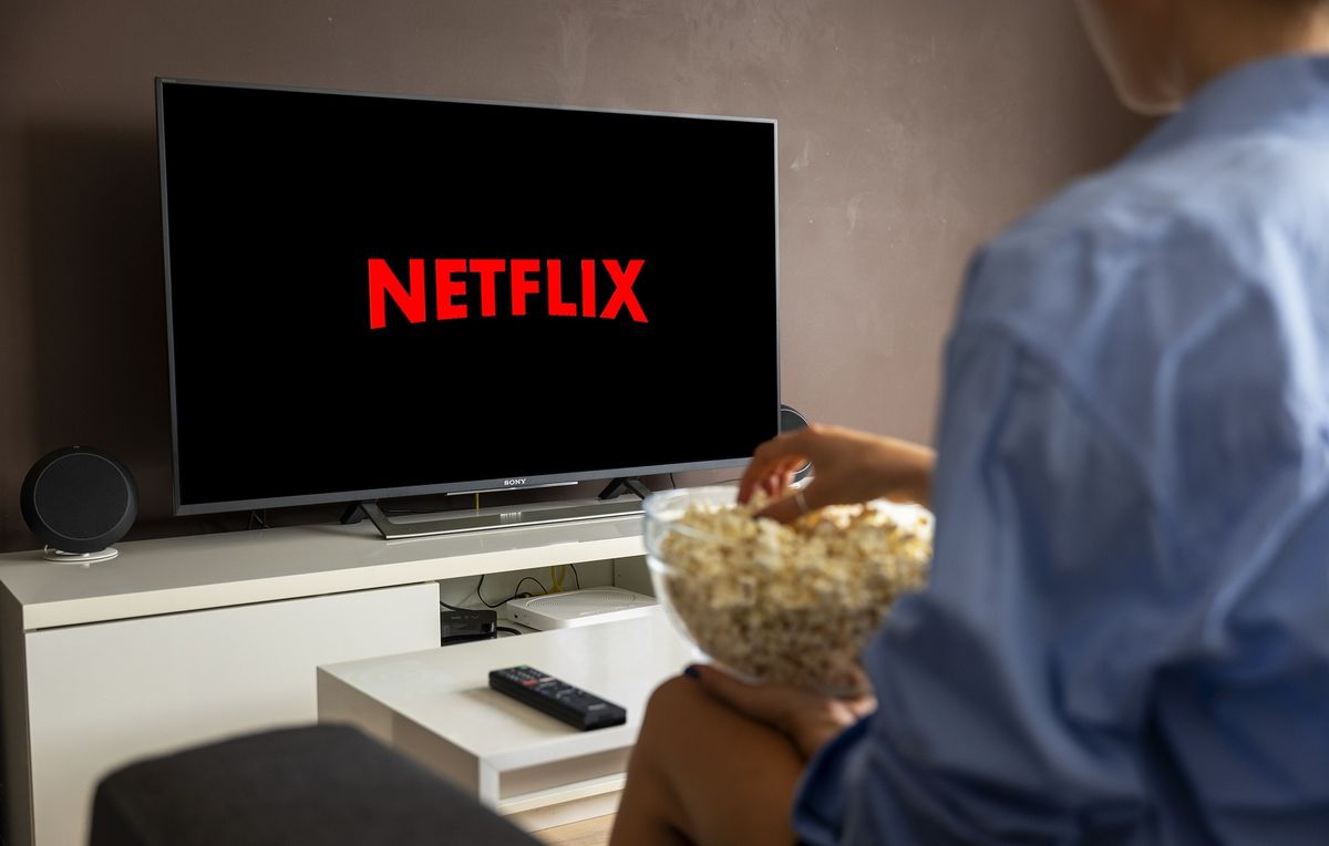 Netflix aclara la condiciones para compartir cuenta, y lo pone casi imposible si vives en otra casa