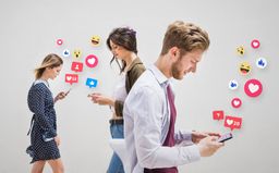 7 señales de que tu comportamiento con las redes sociales no es saludable