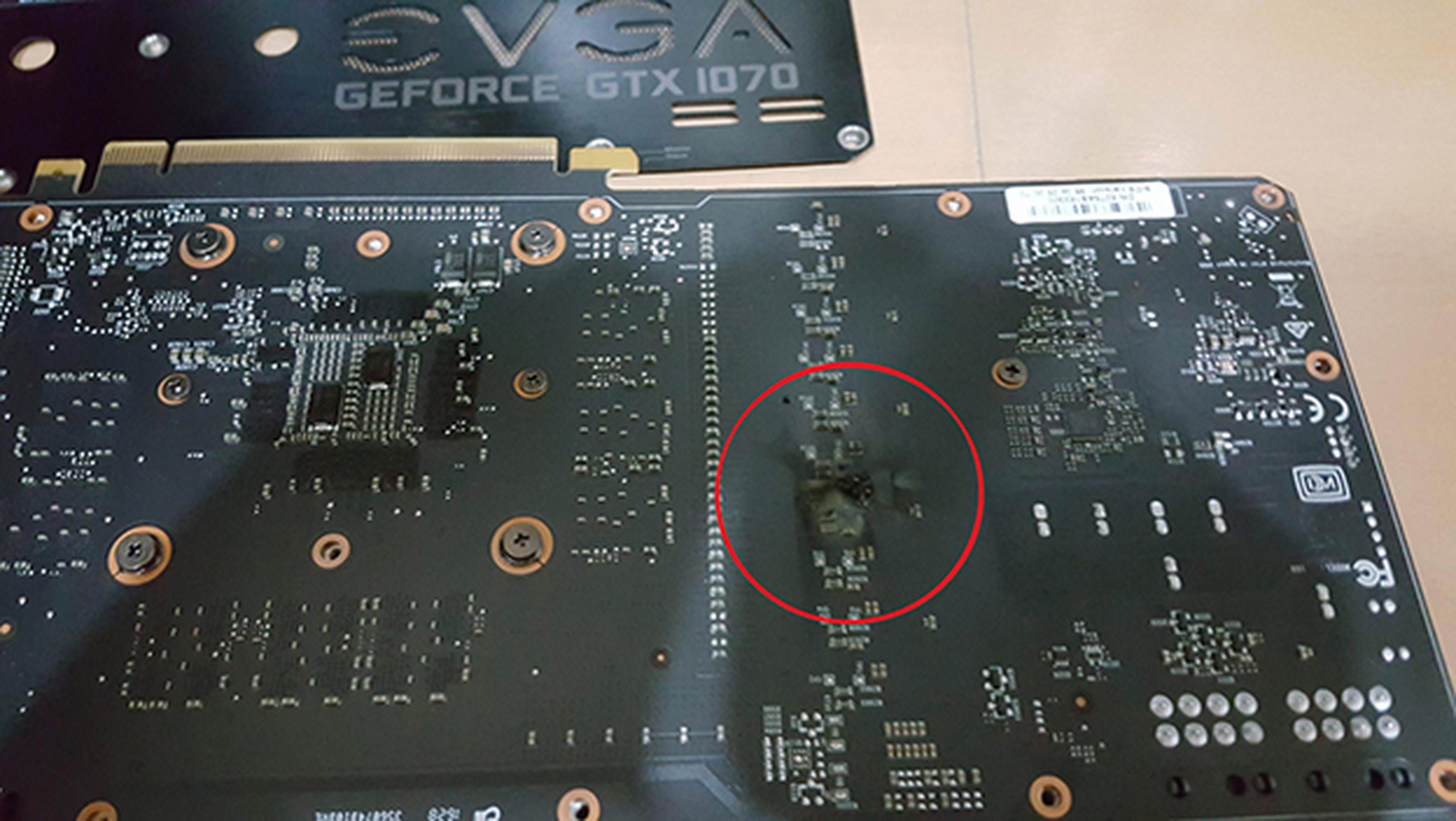 Las GTX 1070 y 1080 de EVGA tampoco se libran del fuego