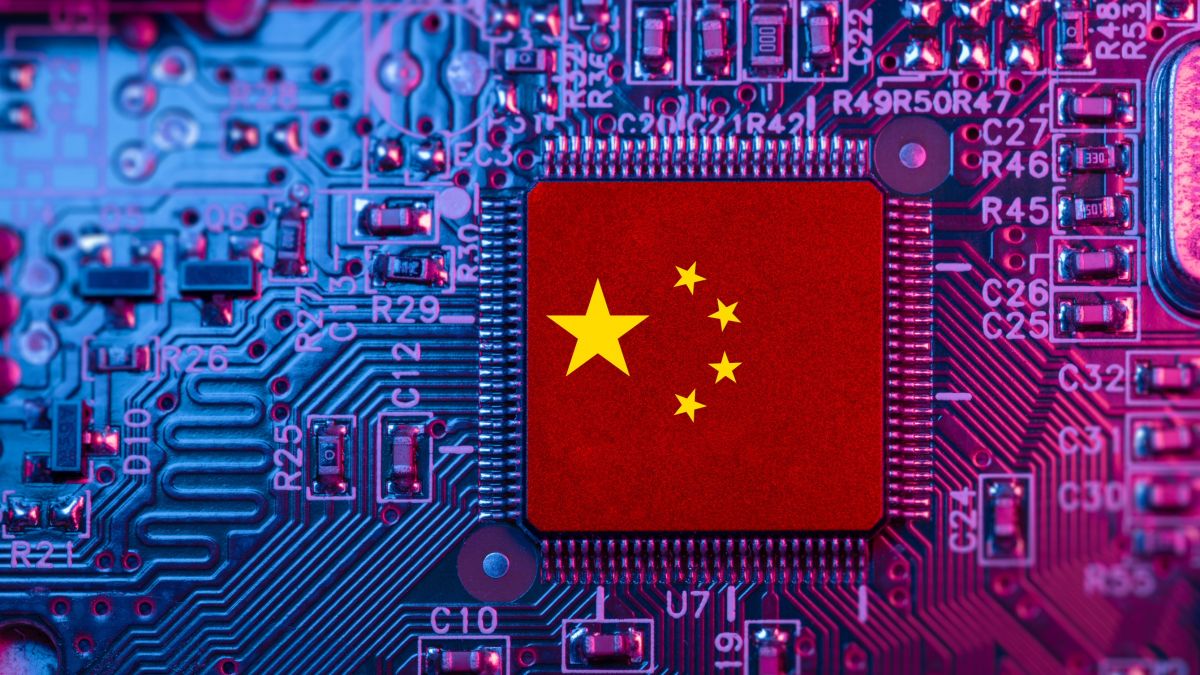 Adiós a los 1 y los 0, China comienza a producir el primer chip de IA no binario del mundo