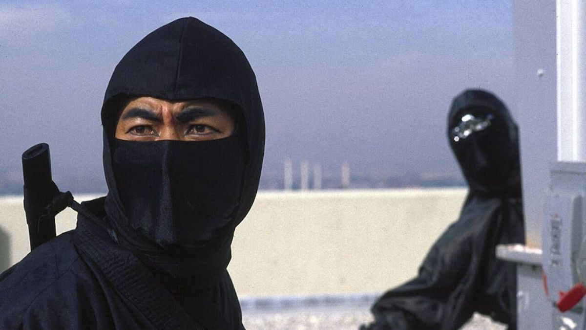 Es una de las películas más incalificables de los 80, pero hoy es de culto y la puedes ver en streaming