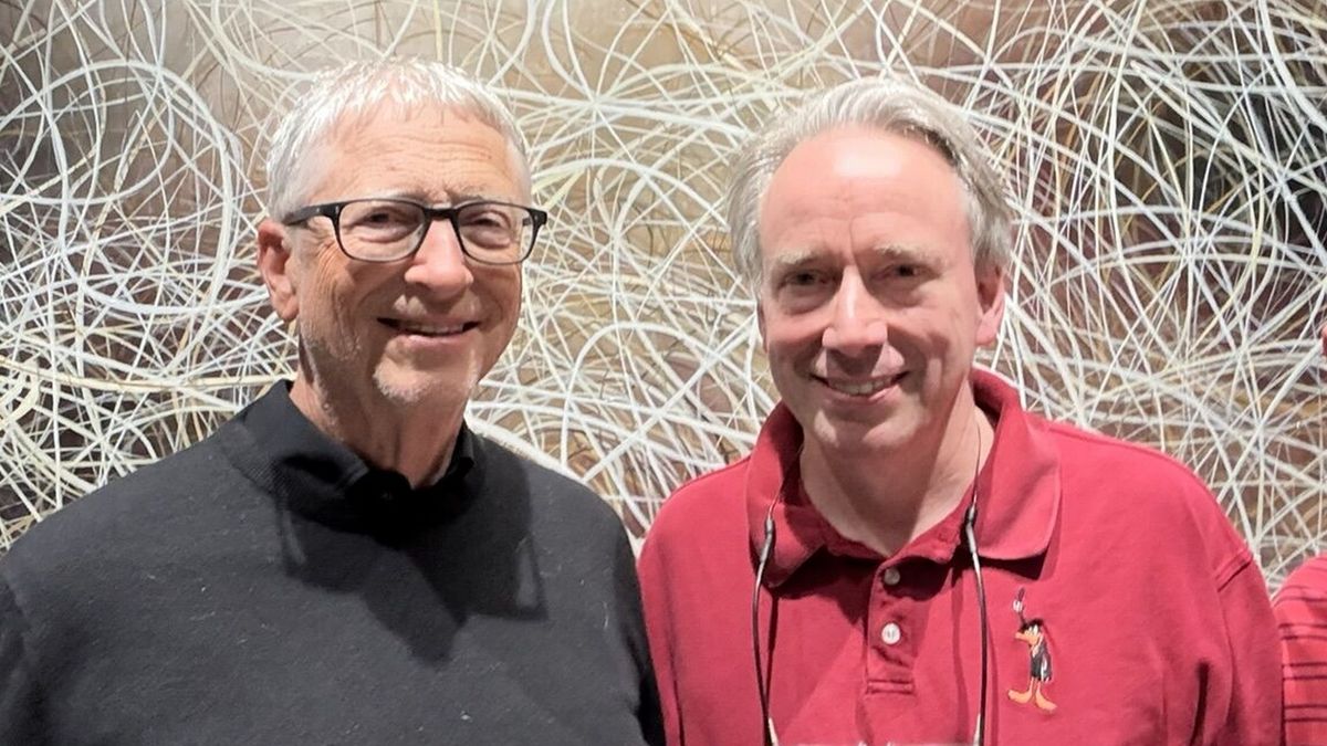 Bill Gates y Linus Torvalds se conocen en persona por primera vez