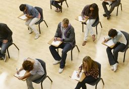 ¿Cuál es el castigo si te pillan copiando en un examen de Selectividad?