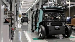 Amazon inaugura la fábrica que construirá 10.000 robotaxis al año