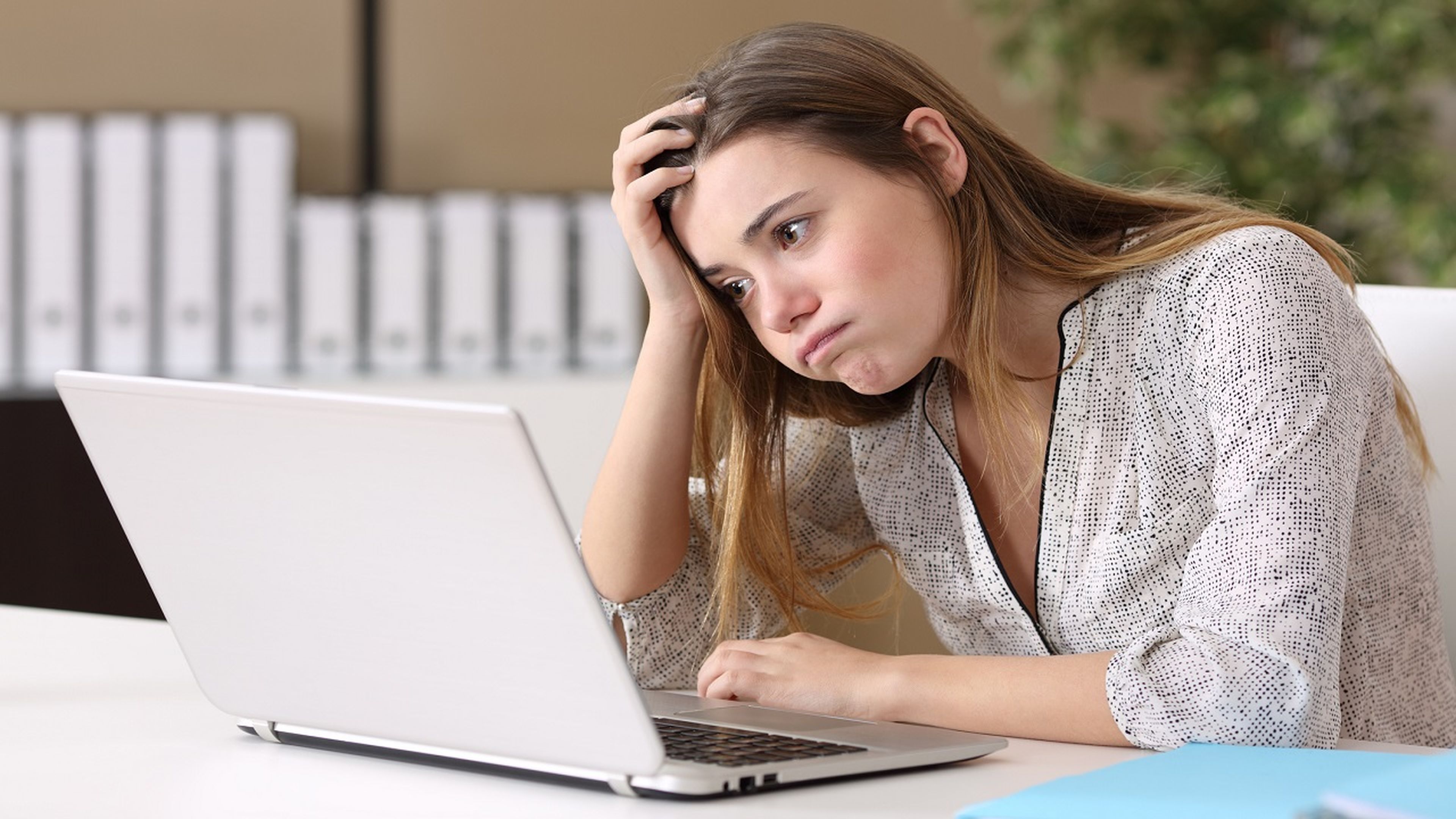 La generación Z tiene un problema: la IA está robando el trabajo a los jóvenes
