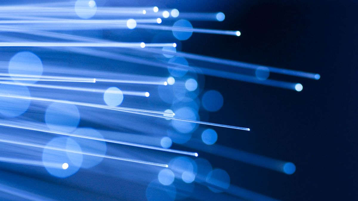 Nueva fibra óptica logra velocidades que permitirían bajar el catálogo completo de Netflix en un segundo