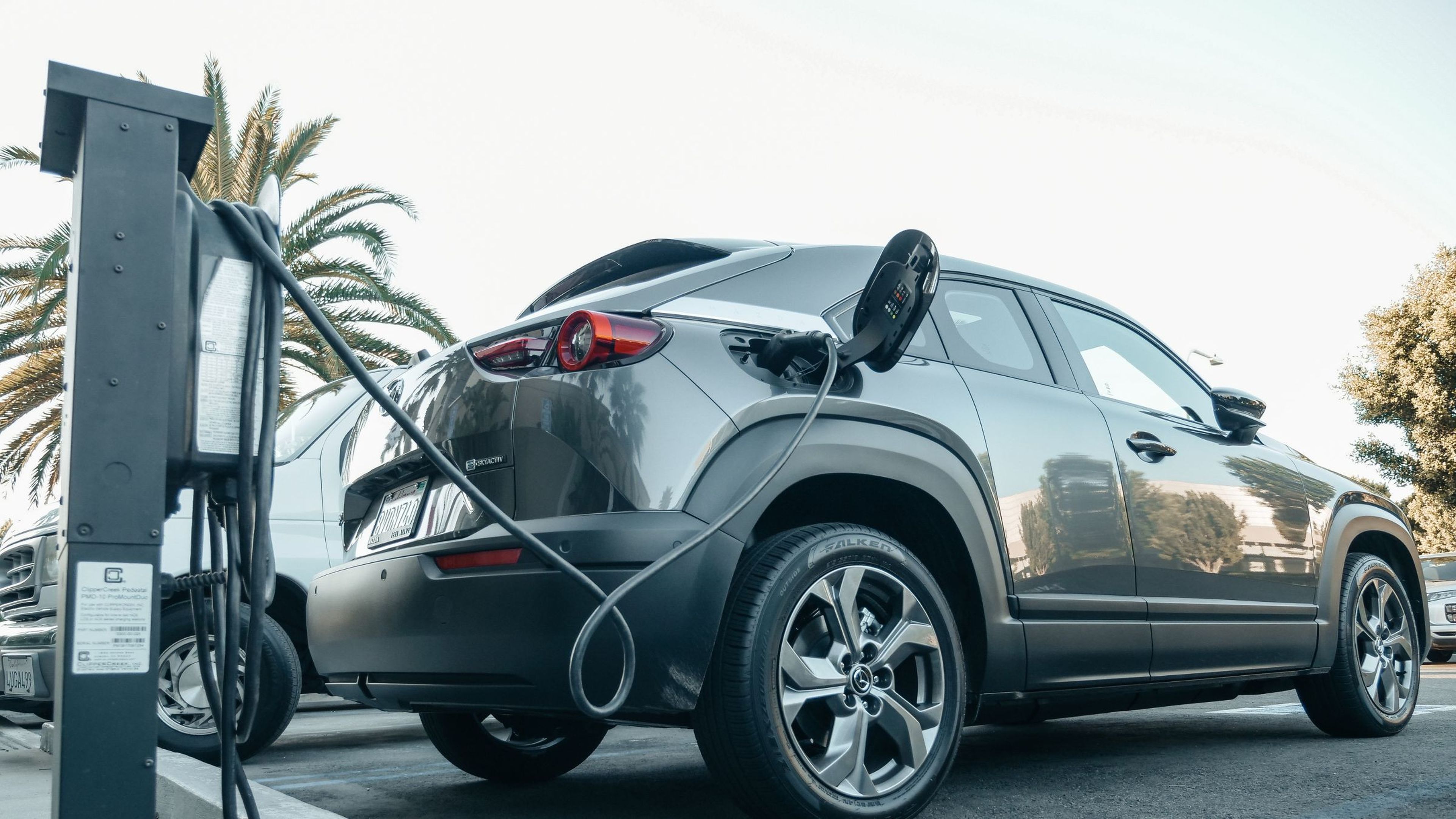 Expertos sentencian el futuro del coche eléctrico: "Pocos los saben, pero lleva muerto más de 100 años"