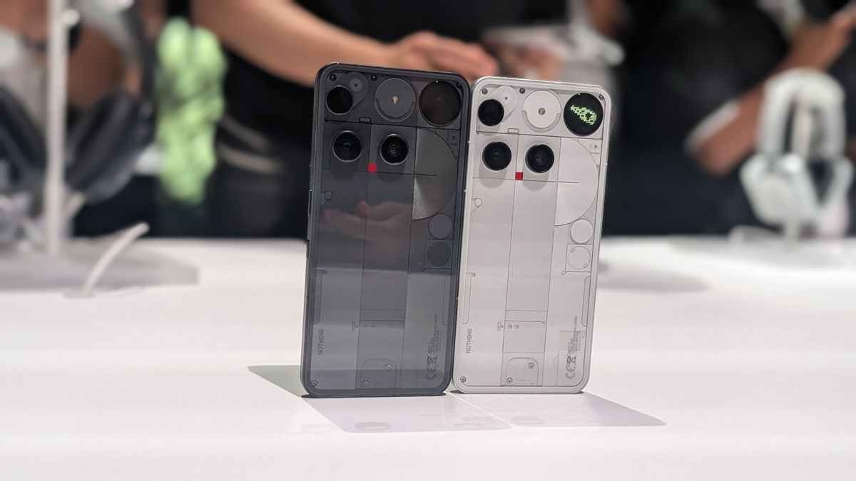 He pasado unos minutos con el Nothing Phone (3) y me parece su móvil más ‘juguetón’