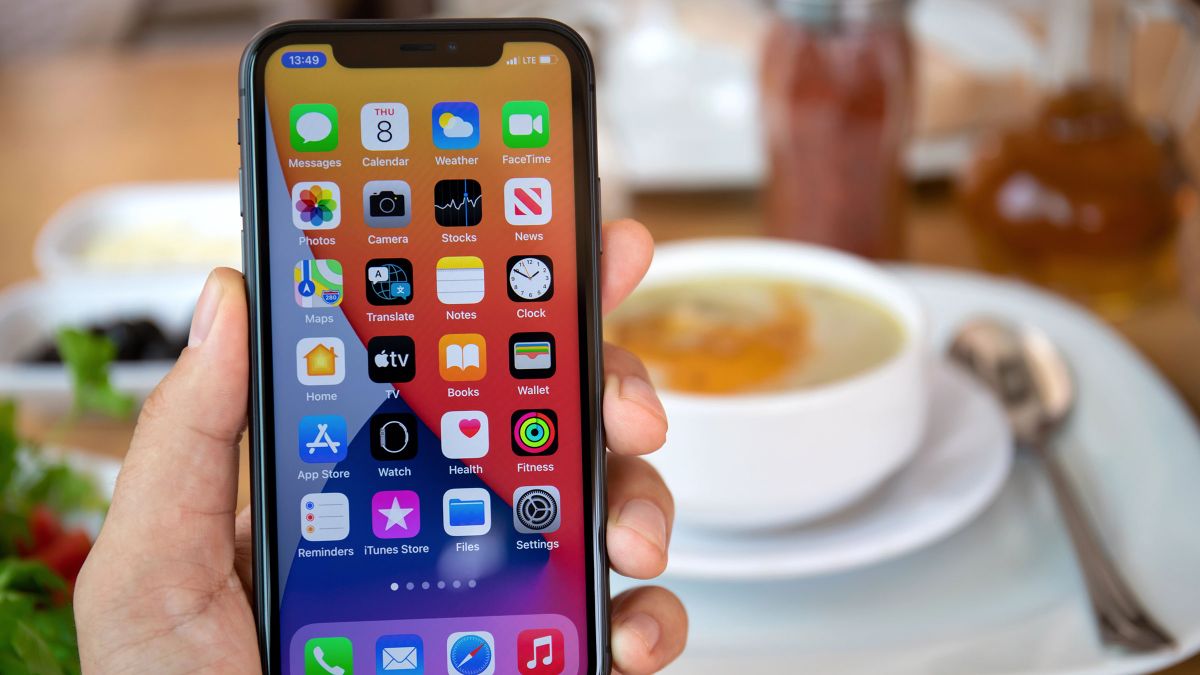 Usuarios de iPhone reportan un misterioso “punto negro de la muerte” en la pantalla